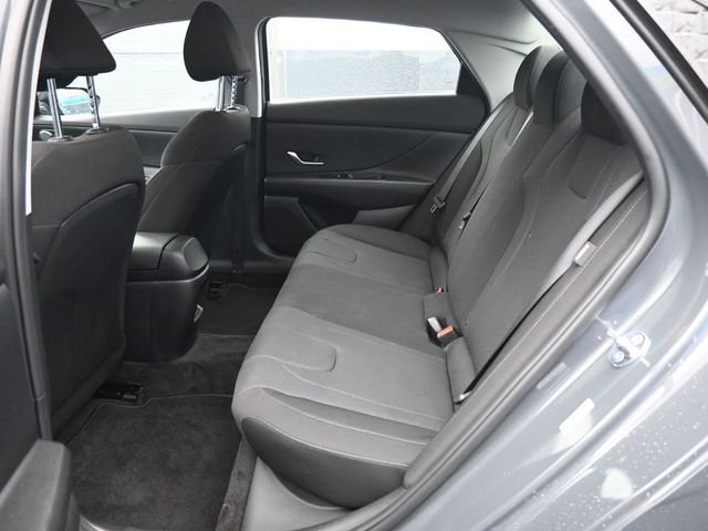 Used 2025 Hyundai Elantra SE image 8
