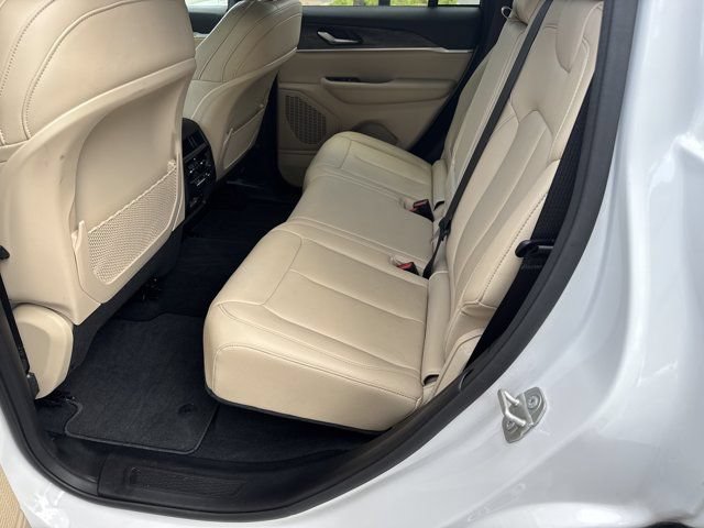 Certified 2024 Jeep Grand Cherokee Limited w/ Black Appearance Package RWD image 24