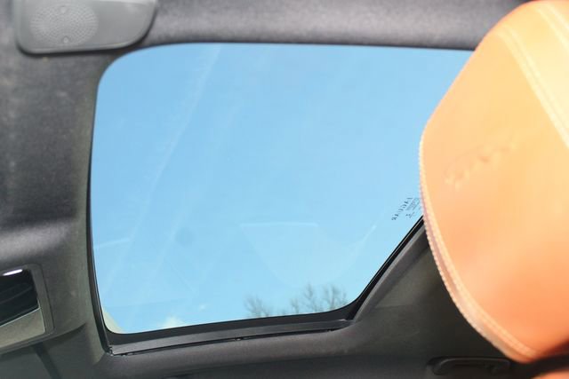 Used 2022 Jaguar XF R-Dynamic SE image 24