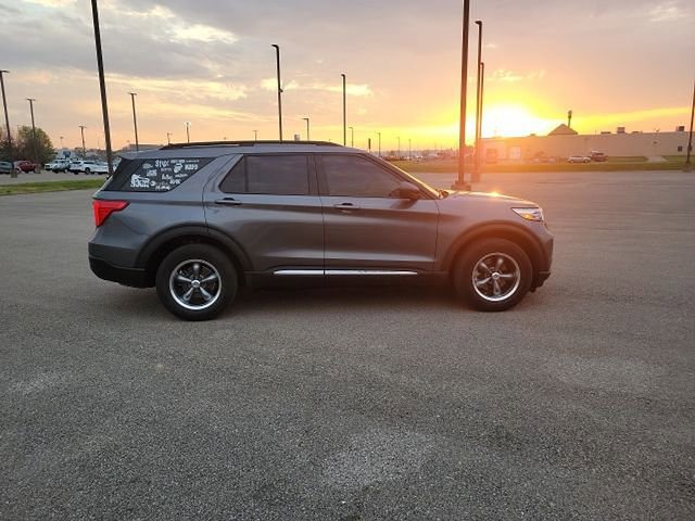 Used 2022 Ford Explorer XLT image 5