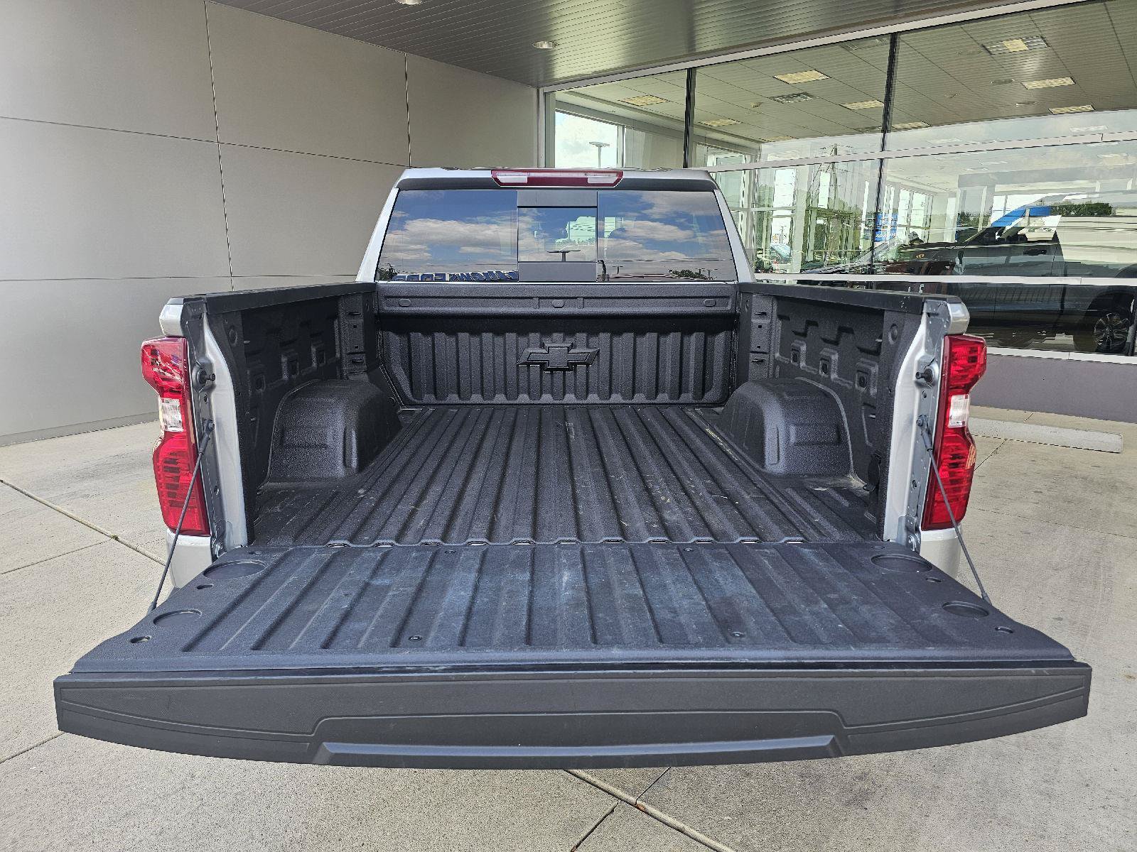 Used 2026 Chevrolet Silverado 1500 LT AWD/4WD image 5