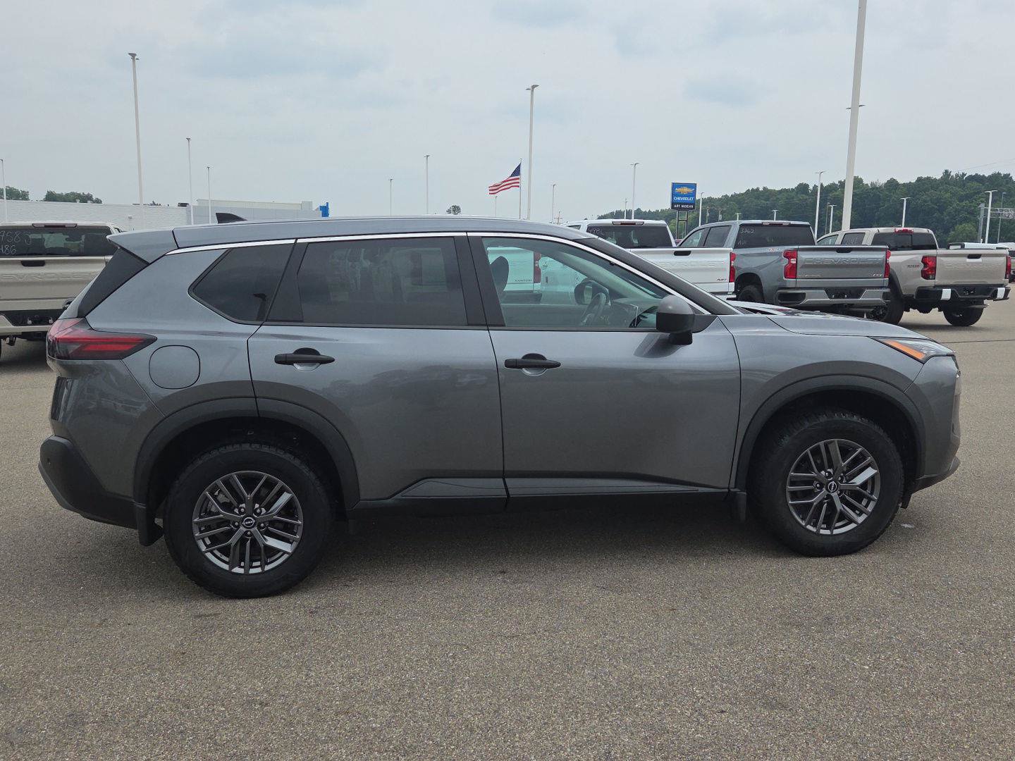 Used 2023 Nissan Rogue S AWD/4WD image 8