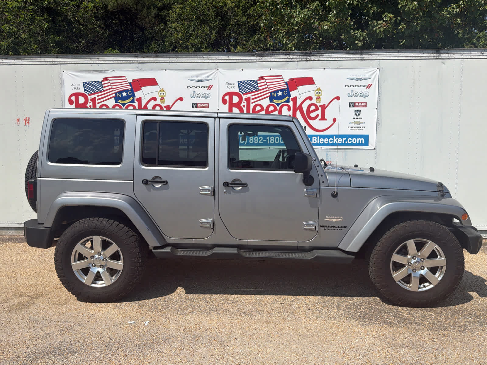 Used 2013 Jeep Wrangler Unlimited Sahara AWD/4WD image 2