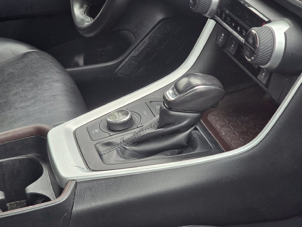 Used 2019 Toyota RAV4 Limited w/ Carpet Mat Package AWD/4WD image 16