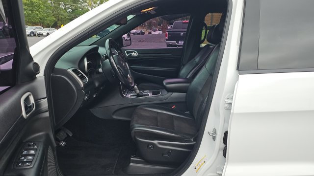 Used 2020 Jeep Grand Cherokee Altitude RWD image 4