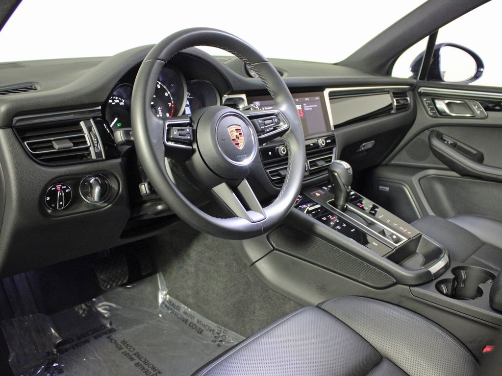 Used 2022 Porsche Macan w/ Premium Package Plus image 4