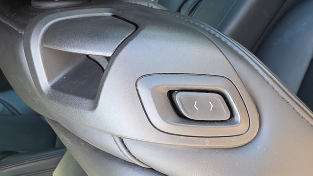 Used 2016 Cadillac ELR FWD image 25