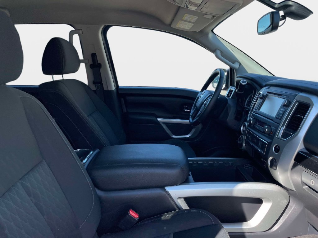 Used 2018 Nissan Titan SV w/ SV Convenience Package AWD/4WD image 10