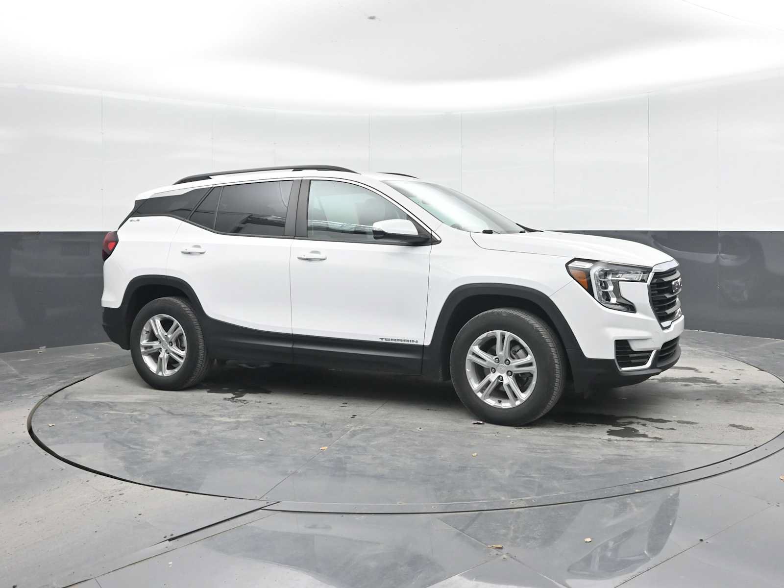 Used 2023 GMC Terrain SLE w/ Driver Convenience Package AWD/4WD image 8