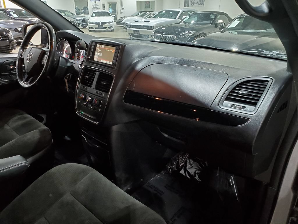 Used 2016 Dodge Grand Caravan SE FWD image 14