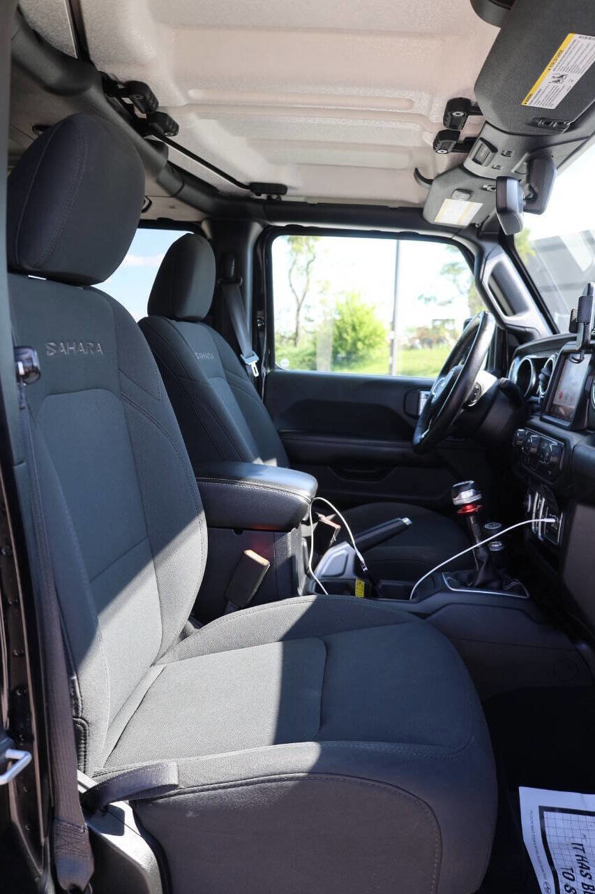 Used 2018 Jeep Wrangler Unlimited Sahara image 15