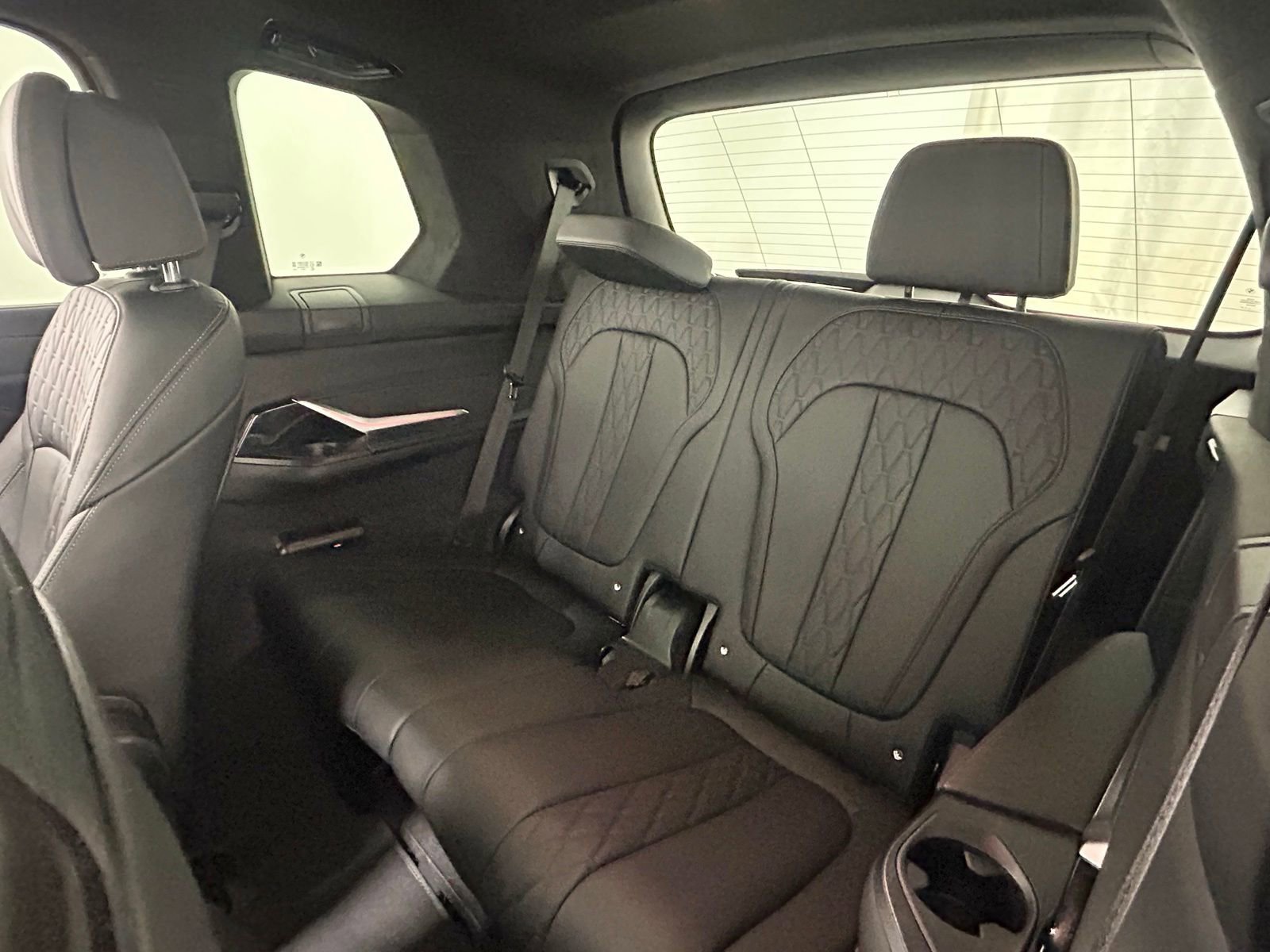 Used 2025 BMW X7 M60i w/ Executive Package image 37