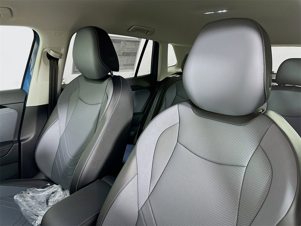 New 2025 Volkswagen Tiguan SE image 8