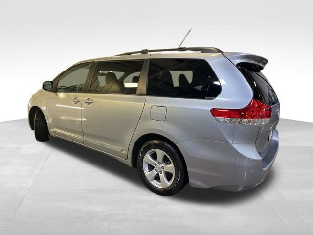 Used 2014 Toyota Sienna LE image 4