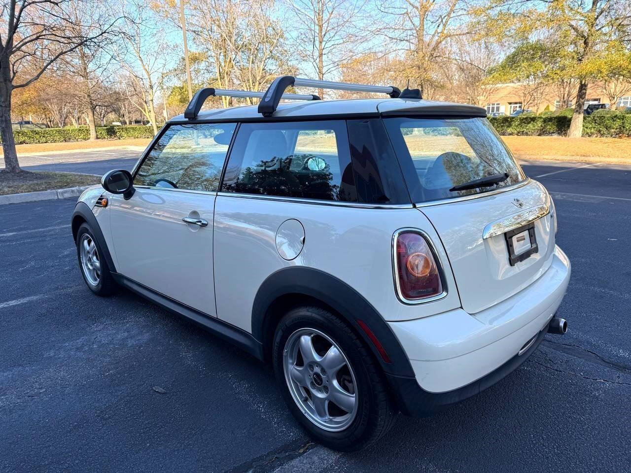 Used 2010 MINI Cooper Hardtop FWD image 3