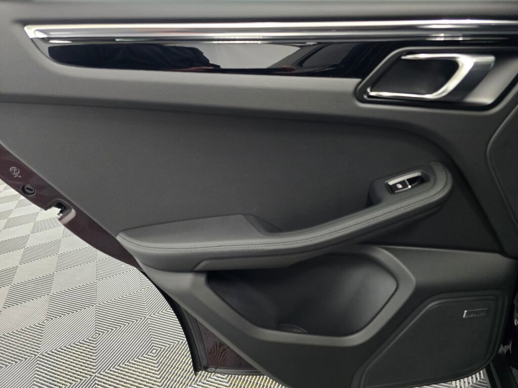 New 2025 Porsche Macan image 21