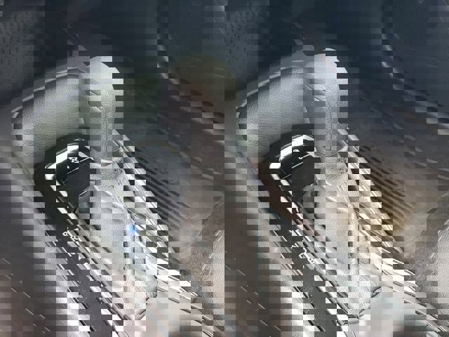 Used 2025 Toyota Corolla LE image 28