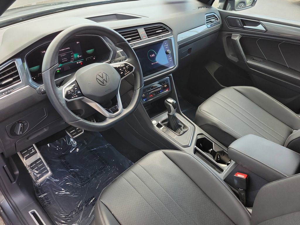 Used 2023 Volkswagen Tiguan SE R-Line image 23