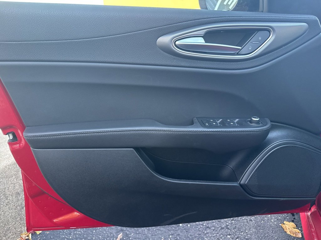 New 2025 Alfa Romeo Giulia AWD w/ Veloce Package AWD image 12