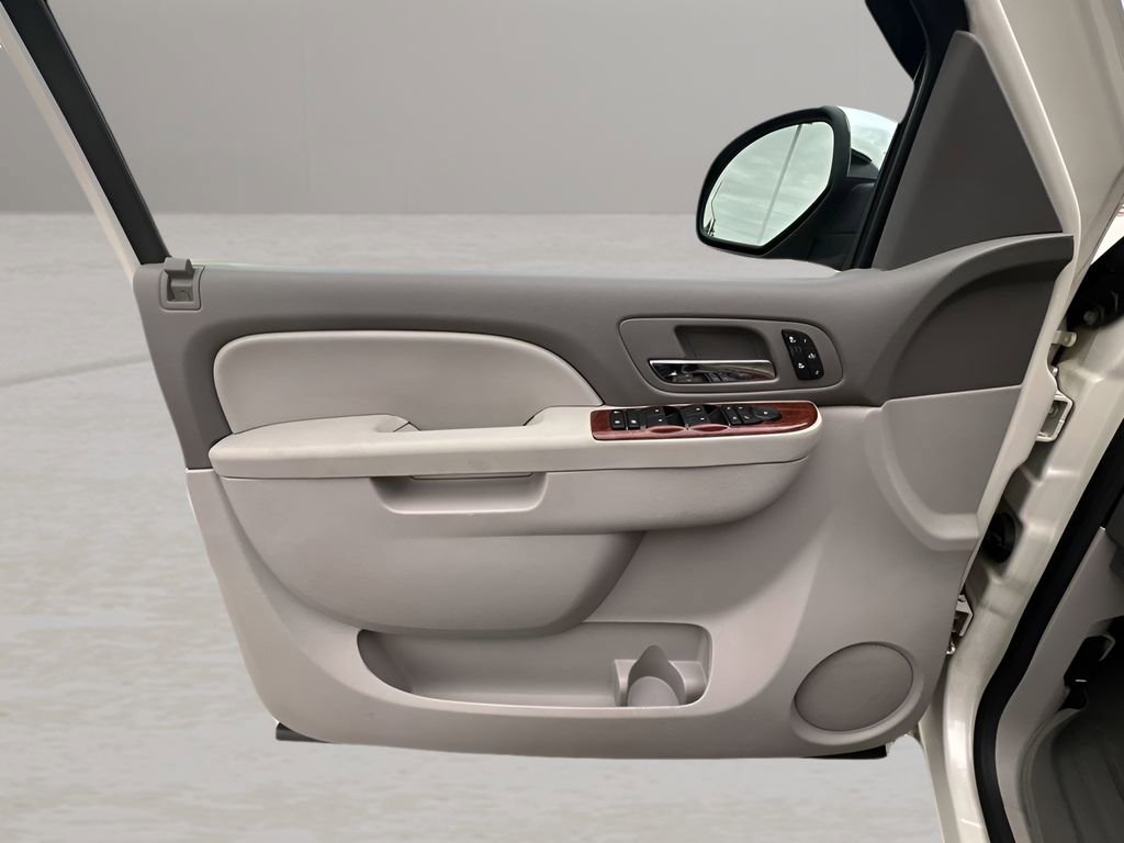 Used 2013 Chevrolet Silverado 1500 LTZ w/ LTZ White Diamond Edition image 19