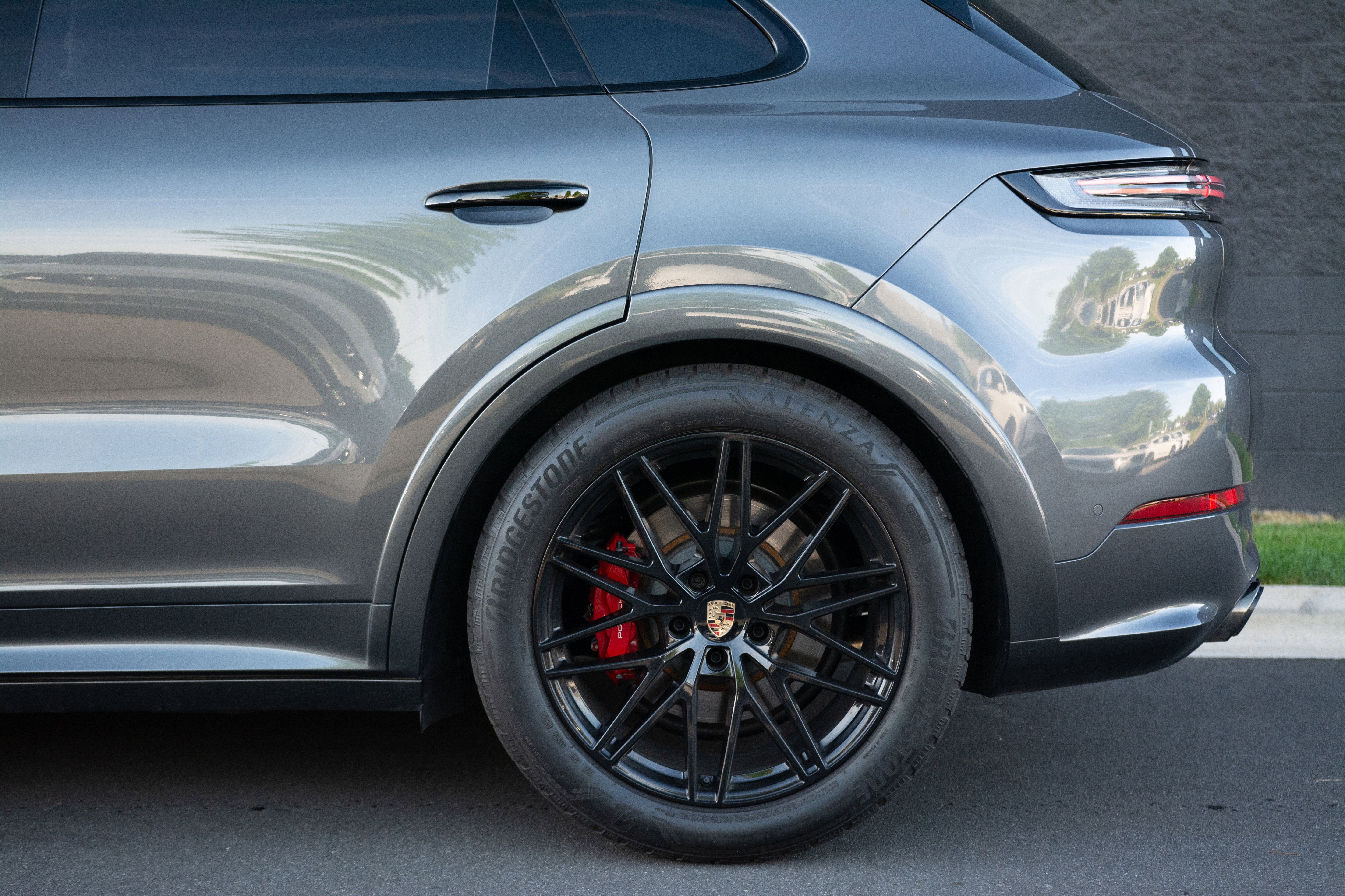 Certified 2025 Porsche Cayenne GTS image 40
