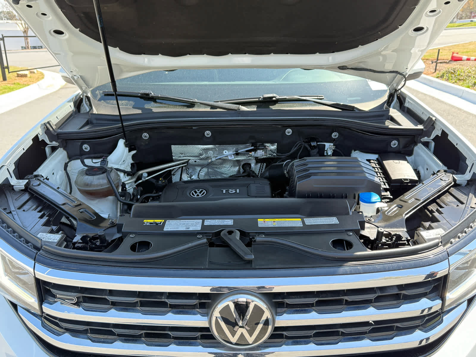 Used 2022 Volkswagen Atlas Cross Sport SEL R-Line image 28