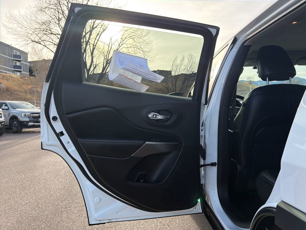 Used 2021 Jeep Cherokee Limited image 18