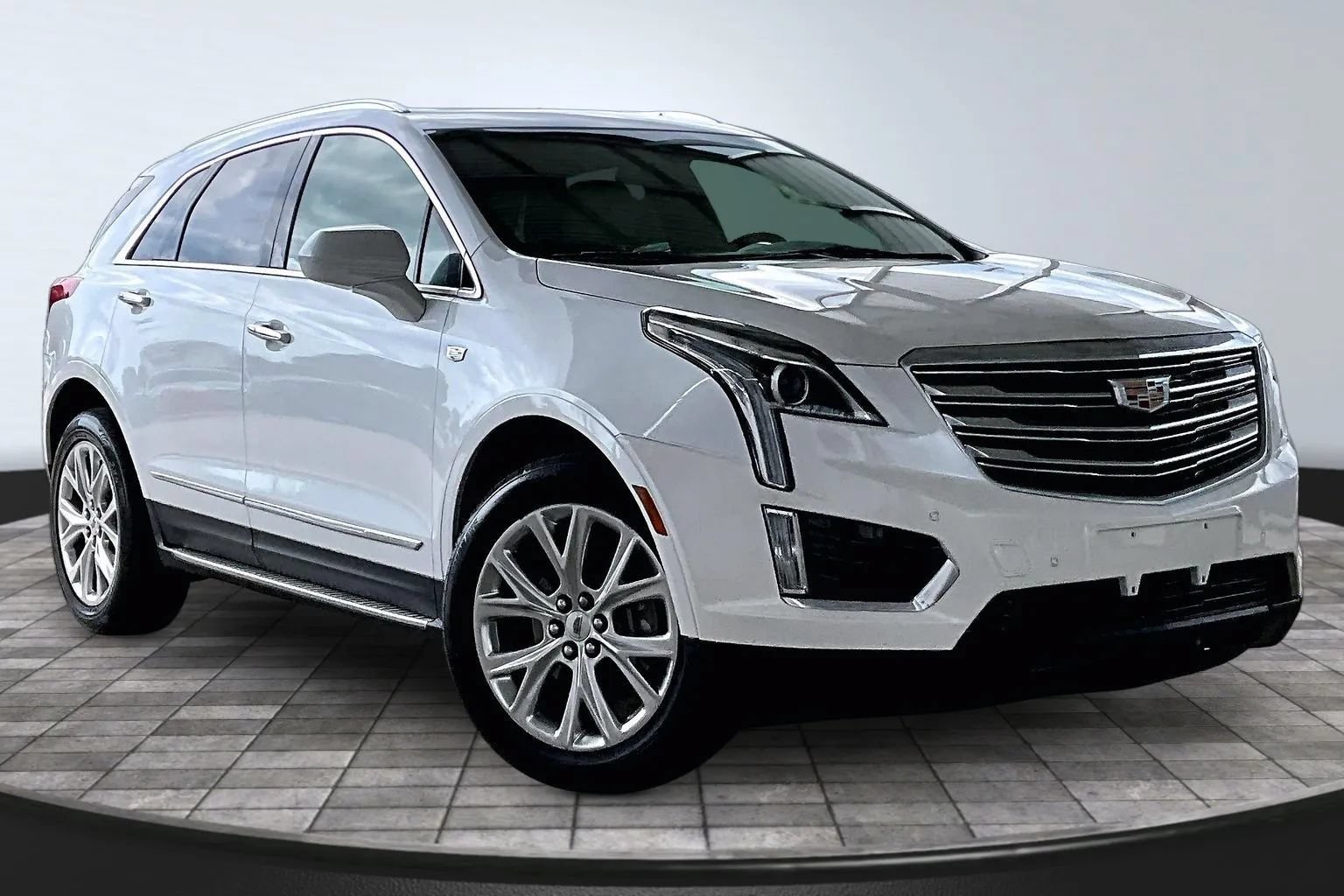 Used 2019 Cadillac XT5 Luxury FWD image 3