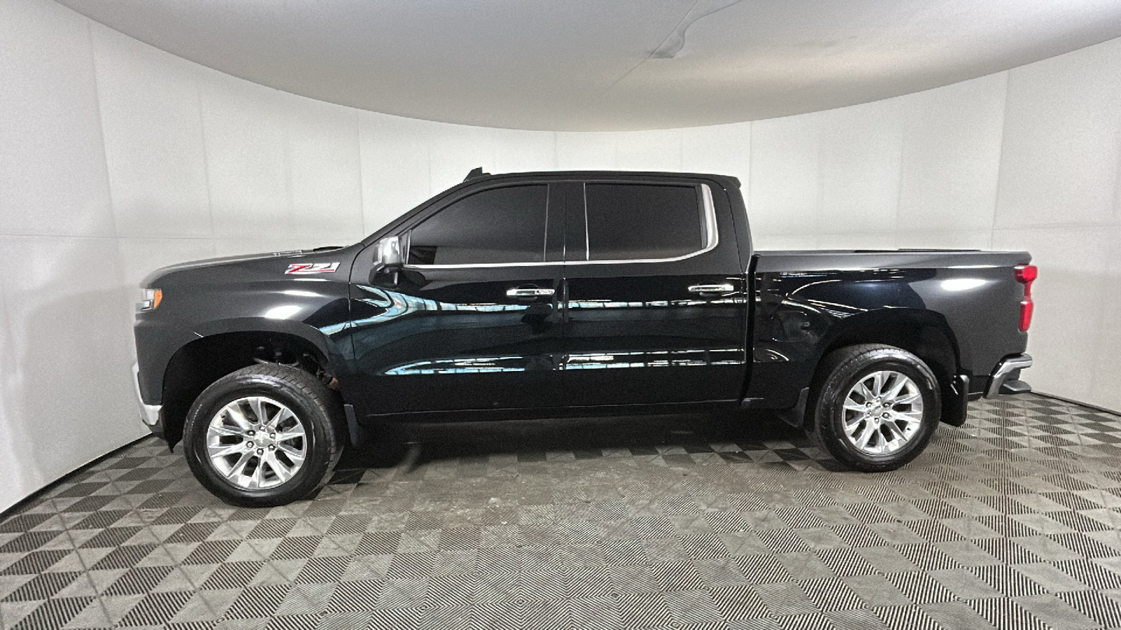 Used 2020 Chevrolet Silverado 1500 LTZ AWD/4WD image 7