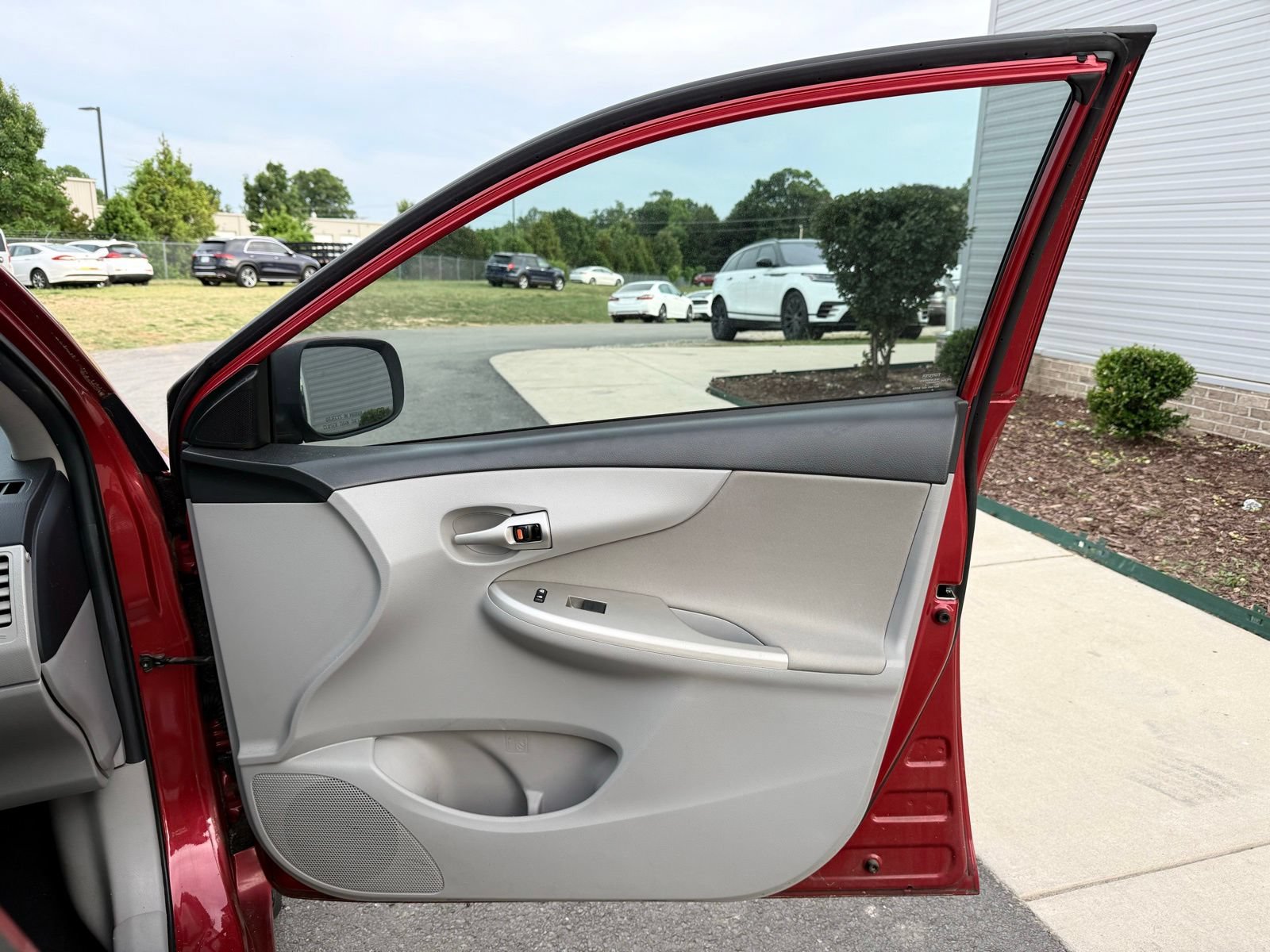 Used 2012 Toyota Corolla LE w/ Premium Pkg FWD image 18