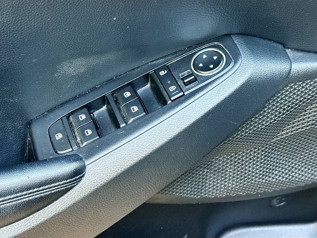 Used 2021 Kia Seltos S FWD image 19