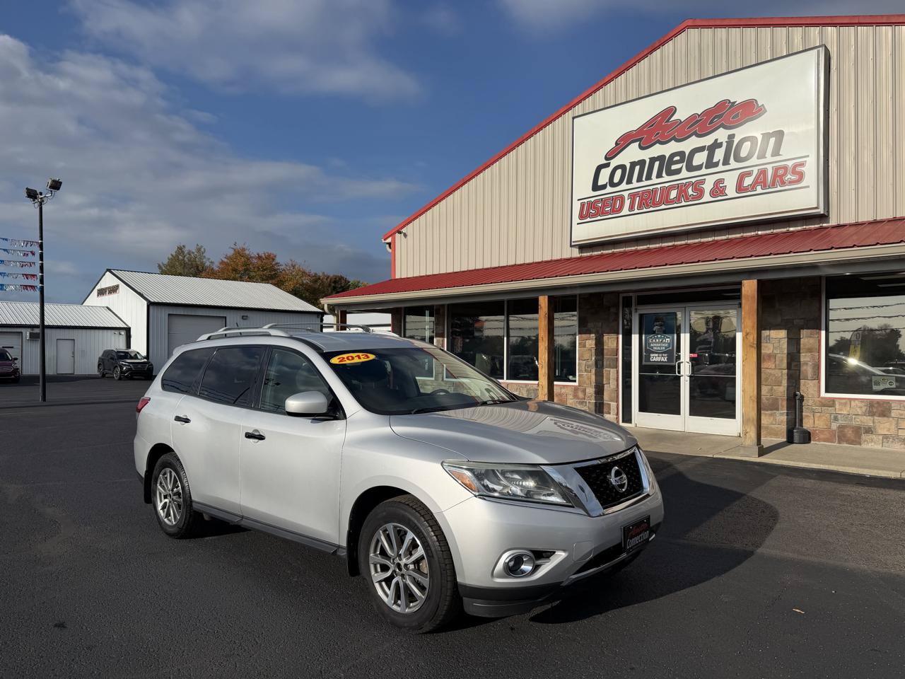 Used 2013 Nissan Pathfinder SV AWD/4WD image 2