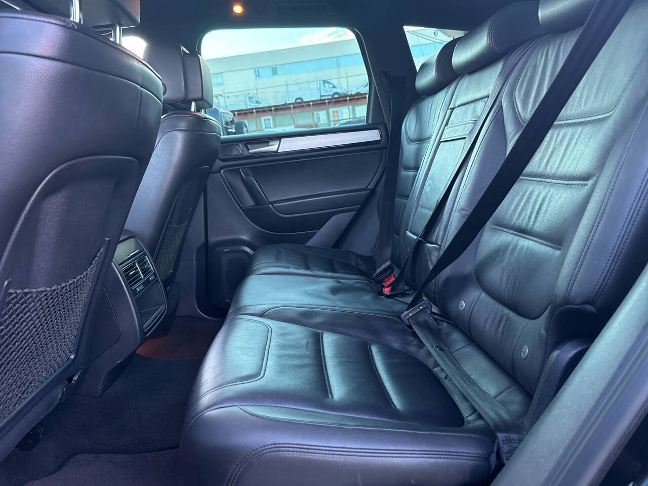 Used 2014 Volkswagen Touareg VR6 image 26