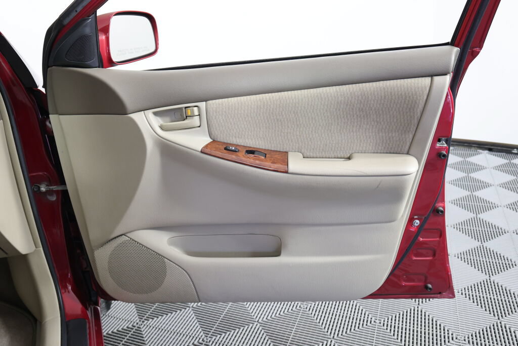 Used 2007 Toyota Corolla LE FWD image 25