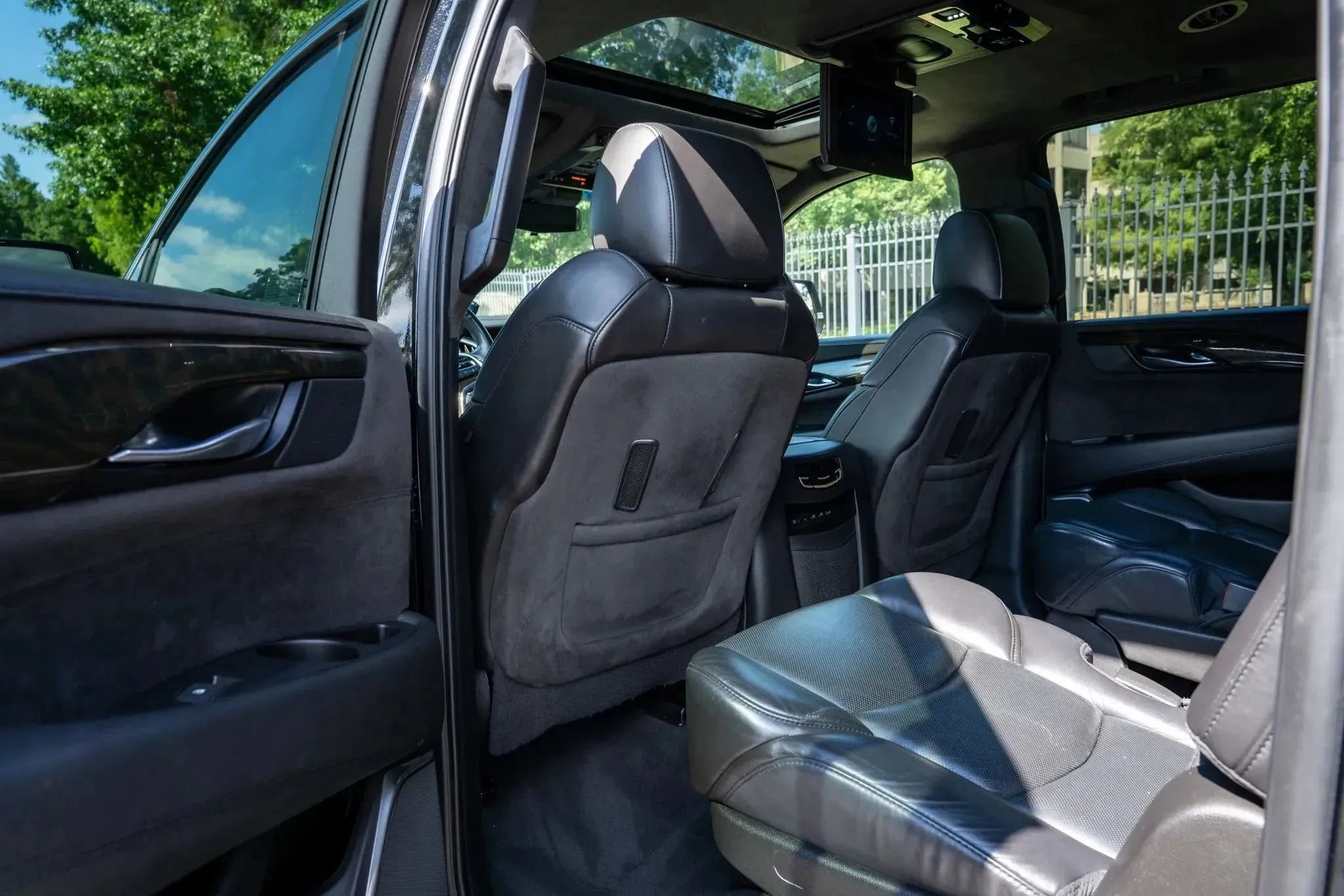 Used 2020 Cadillac Escalade ESV Platinum AWD/4WD image 14