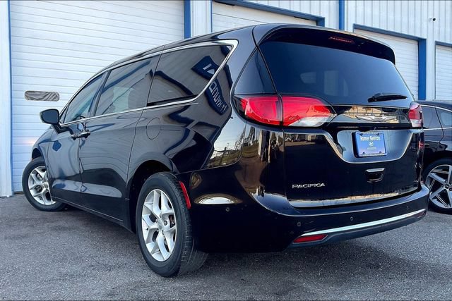 Used 2019 Chrysler Pacifica Touring Plus w/ Advanced Safetytec Group FWD image 3
