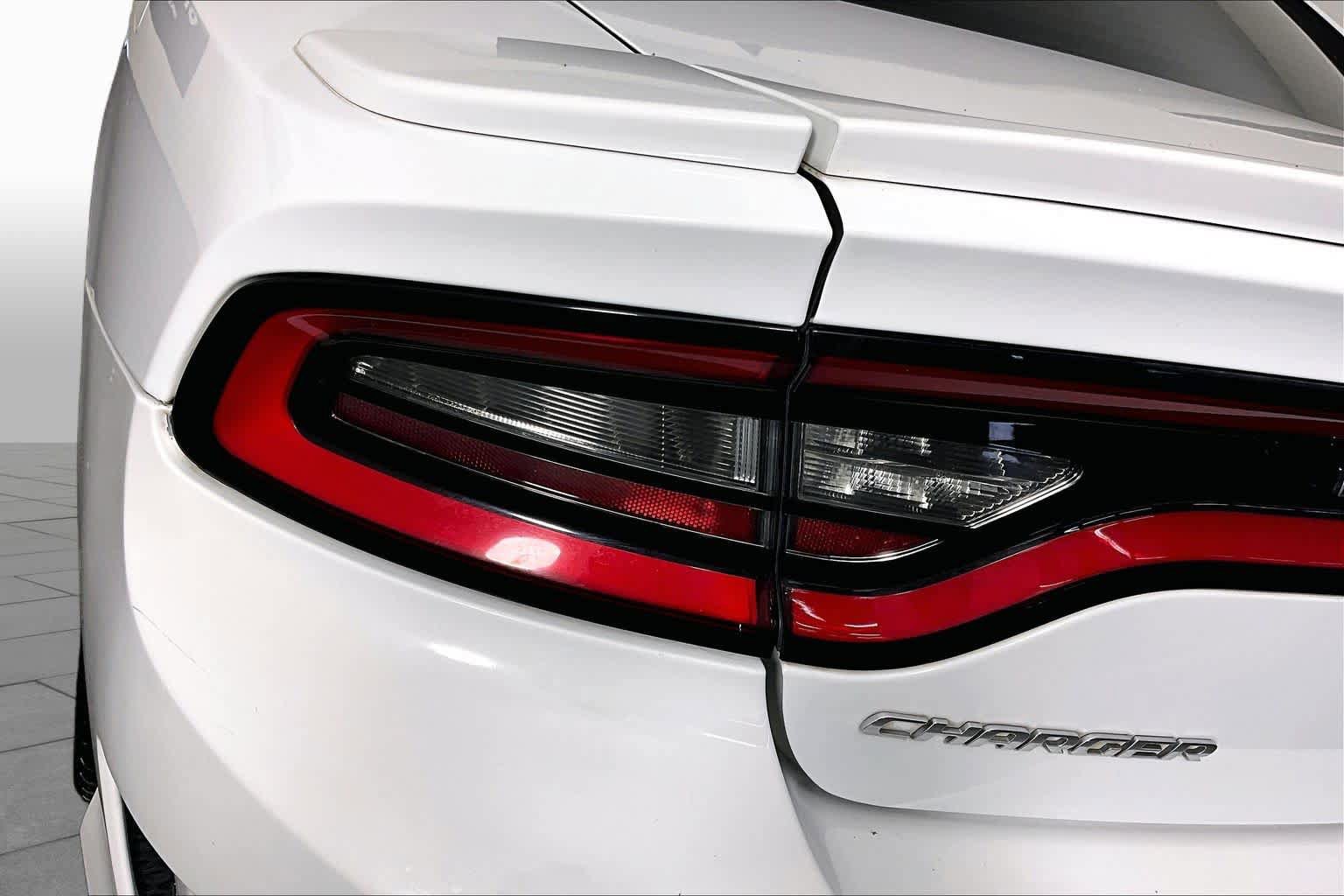 Used 2018 Dodge Charger R/T w/ Plus Group RWD image 28