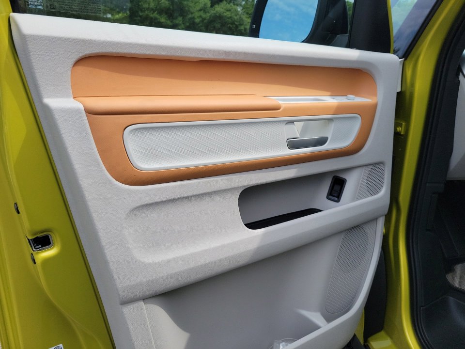 New 2025 Volkswagen ID. Buzz Pro S Plus image 32