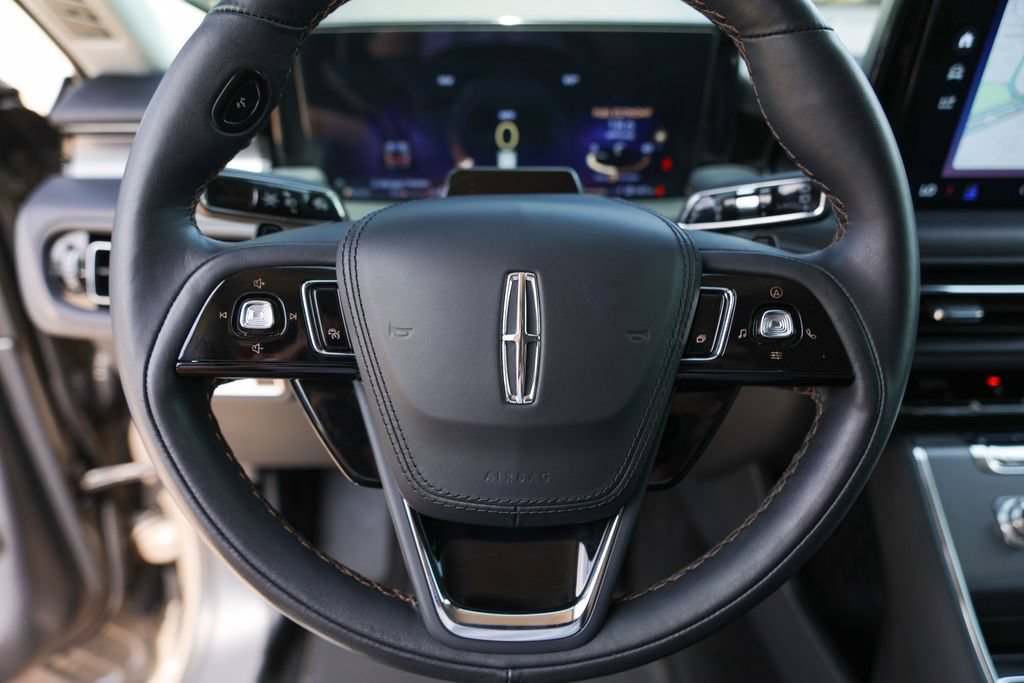Used 2025 Lincoln Aviator 2WD image 11