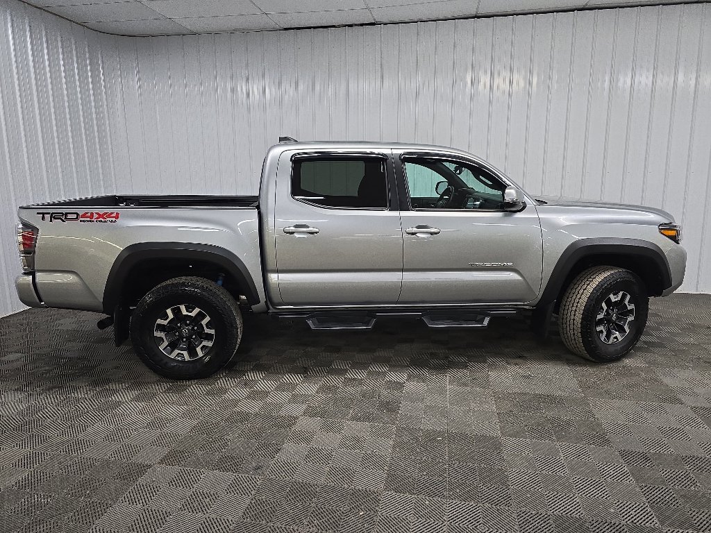 Used 2023 Toyota Tacoma TRD Off-Road w/ Technology Package AWD/4WD image 2