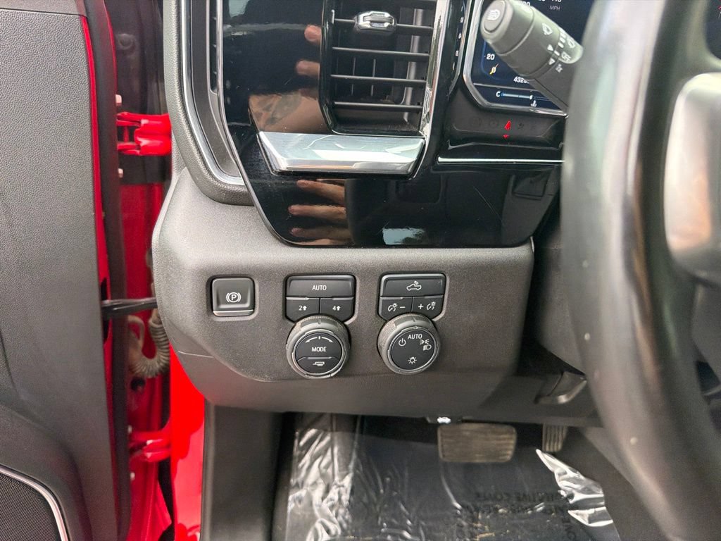Used 2025 Chevrolet Silverado 1500 LT AWD/4WD image 17