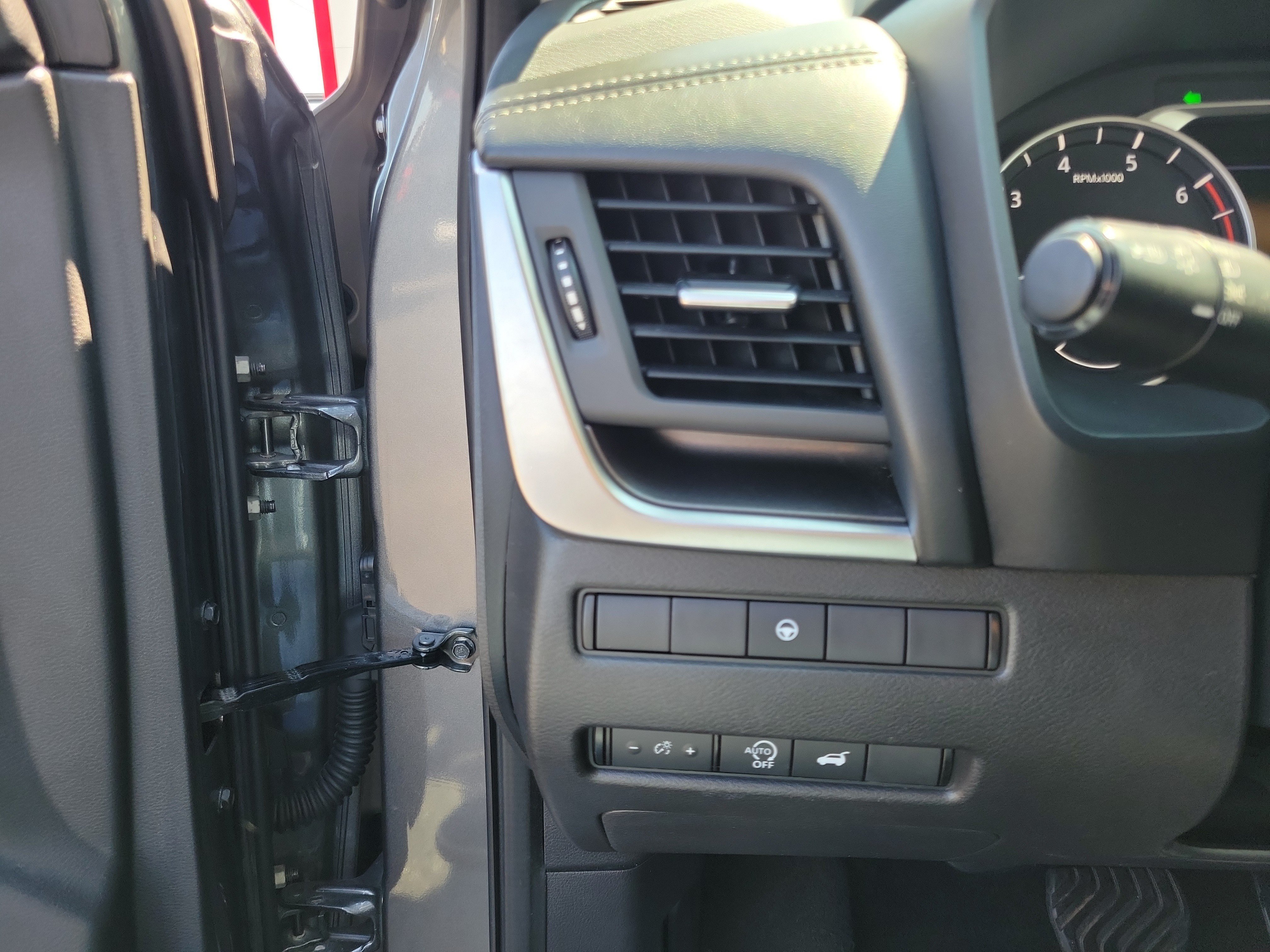 Certified 2024 Nissan Rogue SV FWD image 20