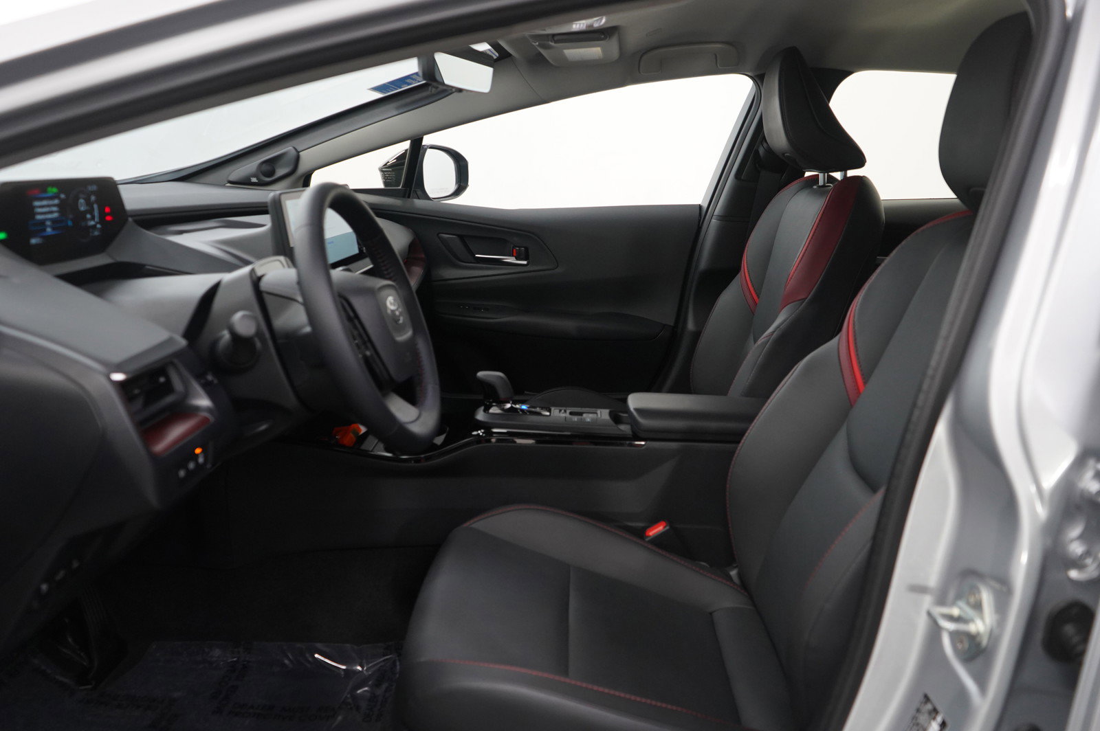 Used 2025 Toyota Prius Plug-In Hybrid image 17