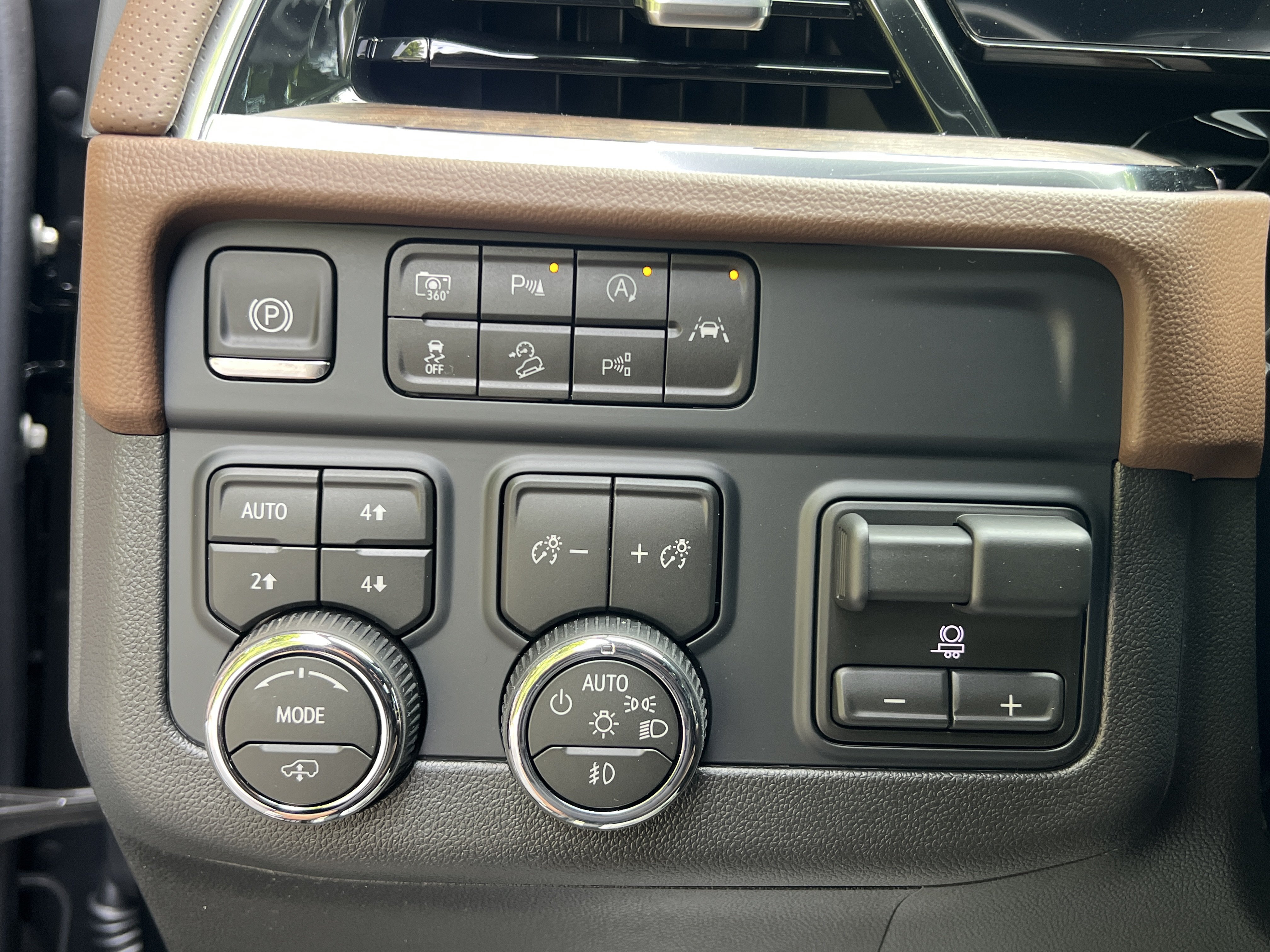 New 2026 Chevrolet Tahoe High Country w/ LPO, Get Active Package AWD/4WD image 18
