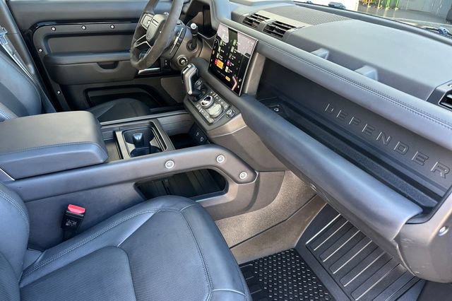 Used 2023 Land Rover Defender 110 V8 AWD/4WD image 15