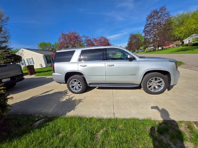 Used 2019 GMC Yukon SLE w/ SLE Value Package AWD/4WD image 3