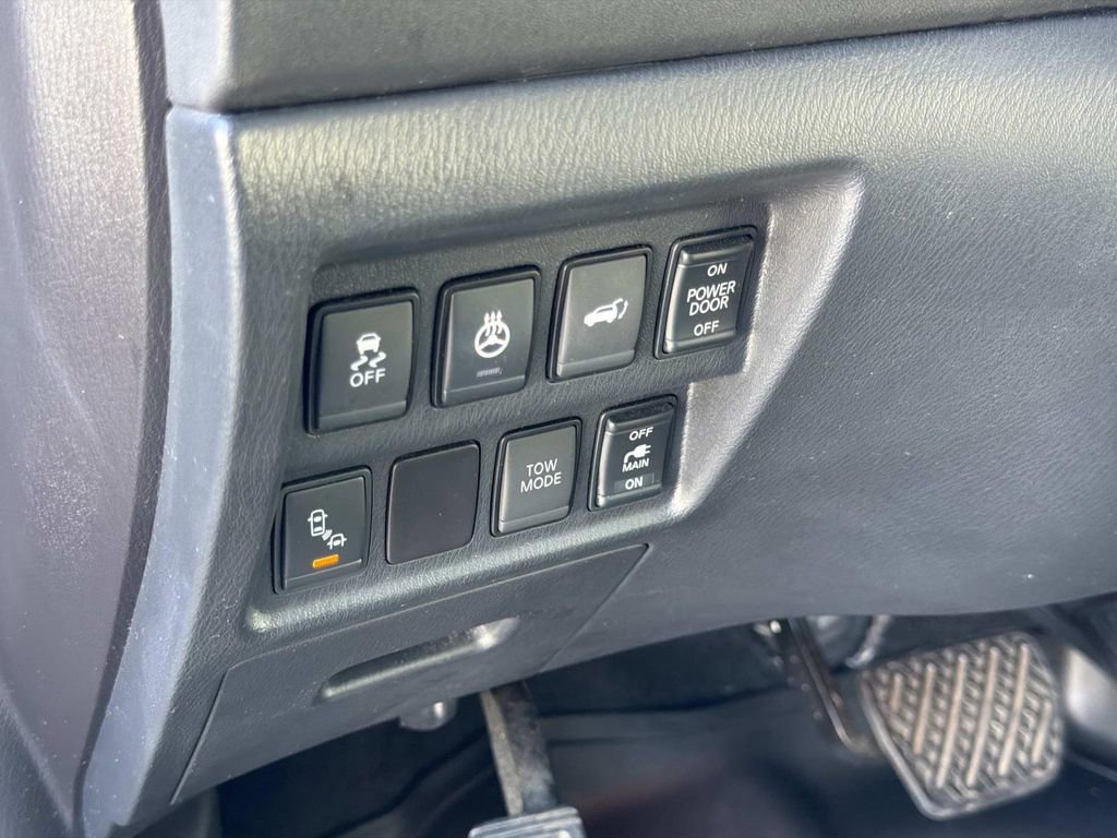 Used 2017 Nissan Pathfinder Platinum image 27