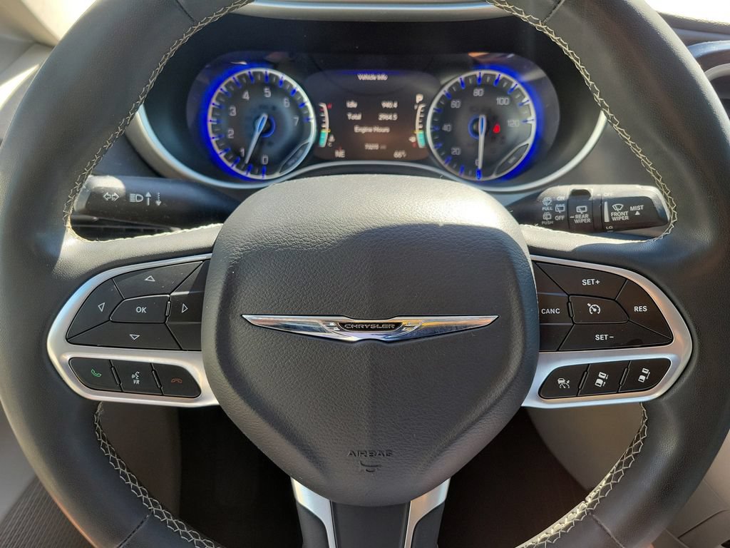 Used 2023 Chrysler Pacifica Touring-L FWD image 26