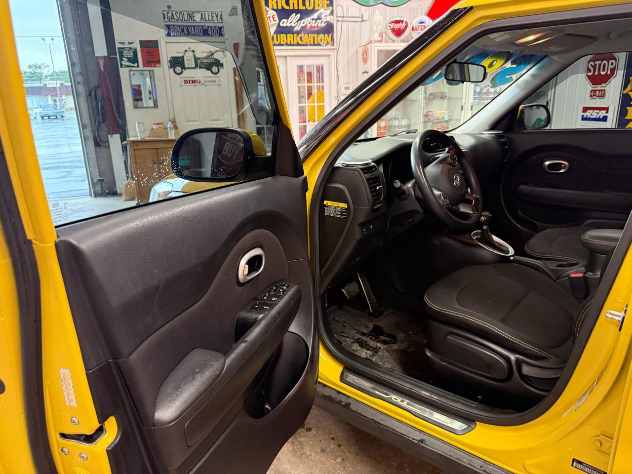 Used 2014 Kia Soul + FWD image 10