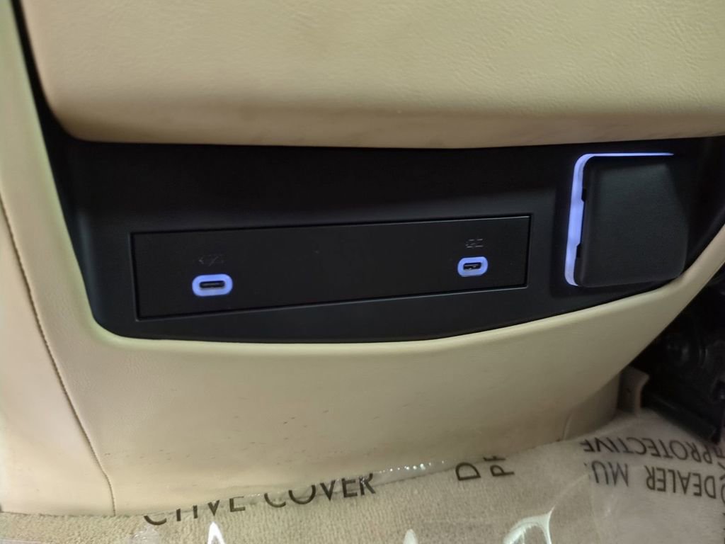 Used 2024 Cadillac Escalade Premium Luxury image 18